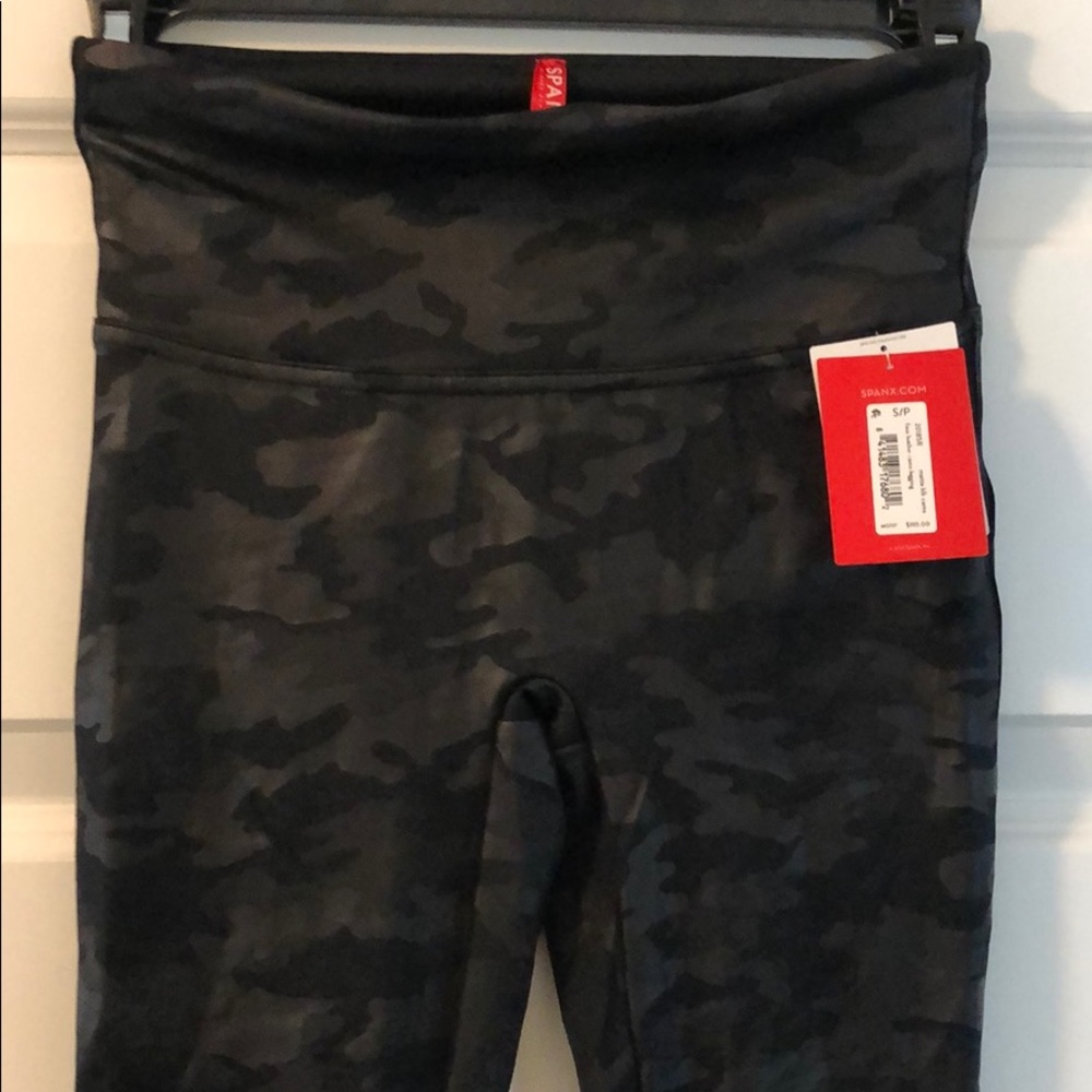 SPANX Camo Leggings - NWT - Sz Small